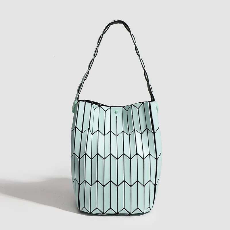 2025 New Trendy Niche Design Geometric Rhombus Color Matching Bucket Versatile Portable Vegetable Basket Shoulder Armpit Bag