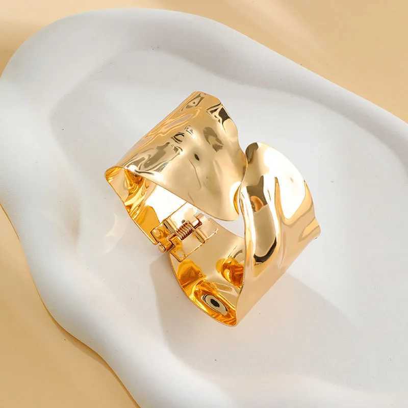 New Geometric Metal Wide Cuff Open Bangle Jewelry Accessories Fashion Personalized Design Metal Glossy Bracelets for WomenC250411