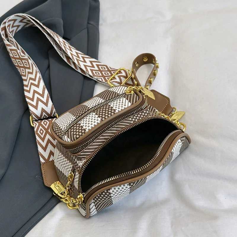 Fashion striped contrasting womens crossbody bag simple and lightweight womens elegant backpackT2511112