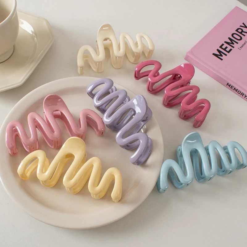Dopamine cream geometric wavy line back hair claw hair claw clip womens hair clip ponytail hair accessories Y2504012