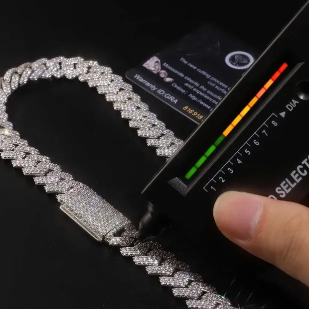 Sterling Silver Hip Hop Cuban Link Chain with 18mm Iced-Out Cubic Zirconia Pendant for Men