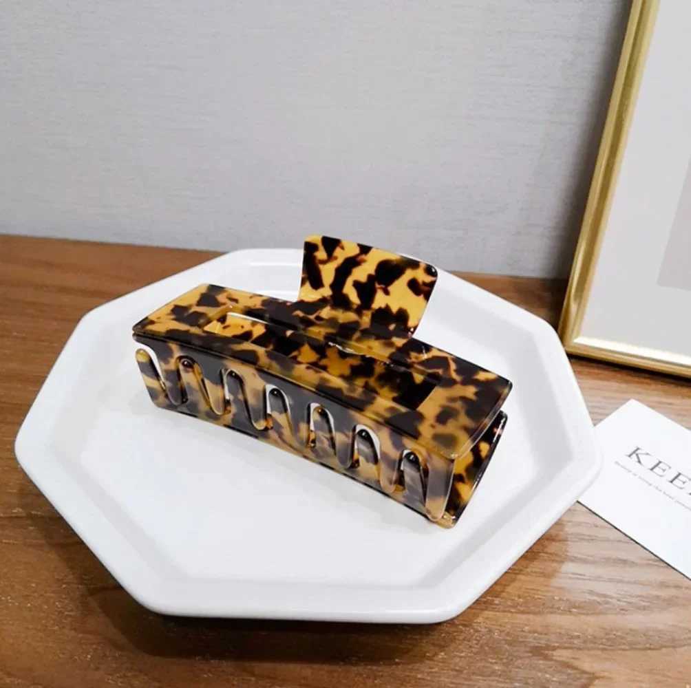 Muweordy new vinegar claw clamp leopard hair claw large geometric hollow square crab hair clip Y2504012