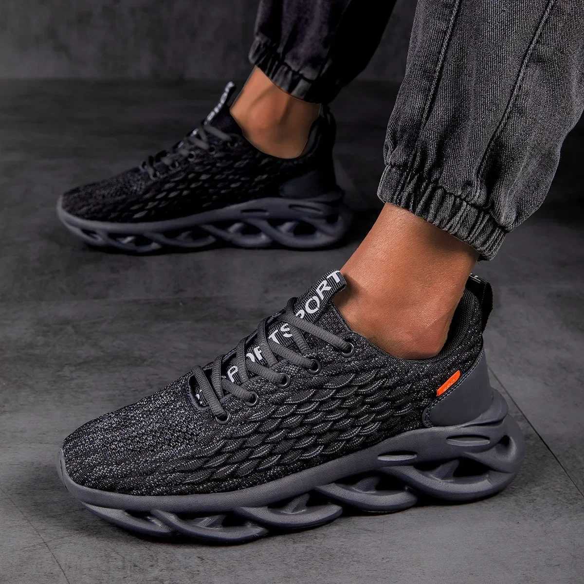Mens Lightweight Sports Breathable and Cfortable Running Shoes Outdoor Blade Fitness Lazy Training Non Slip Shoes Z250411