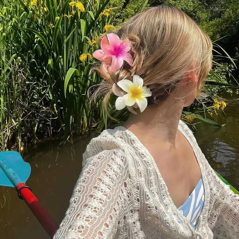 2024 New Vacation Egg Flower Hair Clip Hawaii Beach Claw Bohemian Girl Hair Clip Y2504012