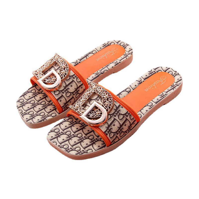 Ladies 2025 summer new net red fashion slippers outside to wear casual everything good flip flops flat non-slip foreign trade letter D decorative sand