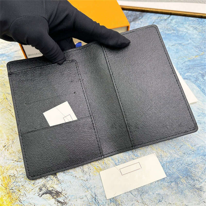 Holder Designer High quality Classic Card Holder credit card wallets passport COVER fashion temperament Women Wallet Unisex Passport Book Fold Wallet 