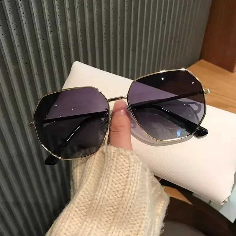 2024 New Ins Popular Hexagon Sunlasses Women Men Brand Designer Alloy Frame Polygon Beach Sun Glasses for Women Travel Eyewear Z250411