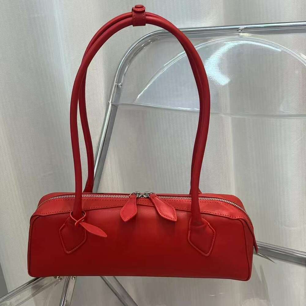 Ins Super Fire Sausage Fashionable And Niche Design High End Feeling French Stick Underarm Genuine Leather Shoulder Bag