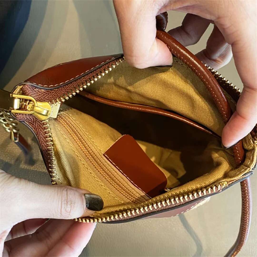 2024 New Style Cowhide Leather Crossbody Designer Casual Mobile Phone High Quality High-End Straw Basket Women Bag