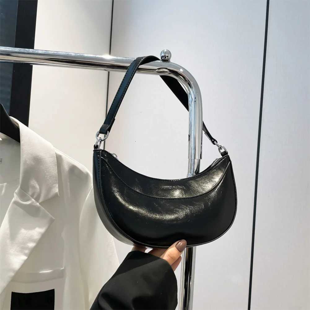 Women PU Half Moon Bag Large Capacity Crescent Hobo Bag Zipper Closure Simple Tote Bag Adjustable Strap Shoulder PurseT2511112