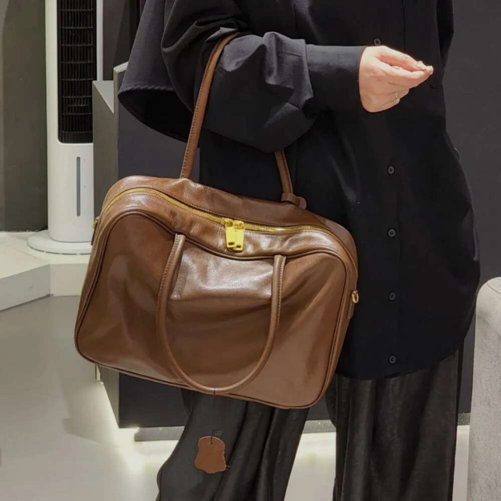 Designer Bag Voaetec2025 New Large Capacity Briefcase Tote Versatile Design Handbag Vegetable Tanned Cowhide Shoulder Bag Premium Sense