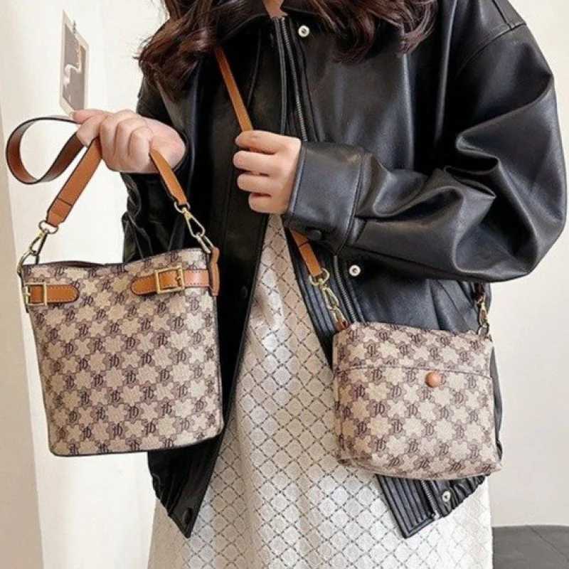 Fashionable Designer Paris Tote Bag for Women with Messenger Option and Classic High-End Large SpaceW251111