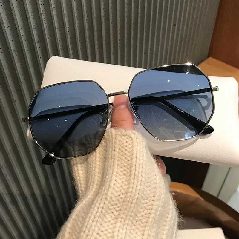 2024 New Ins Popular Hexagon Sunlasses Women Men Brand Designer Alloy Frame Polygon Beach Sun Glasses for Women Travel Eyewear Z250411