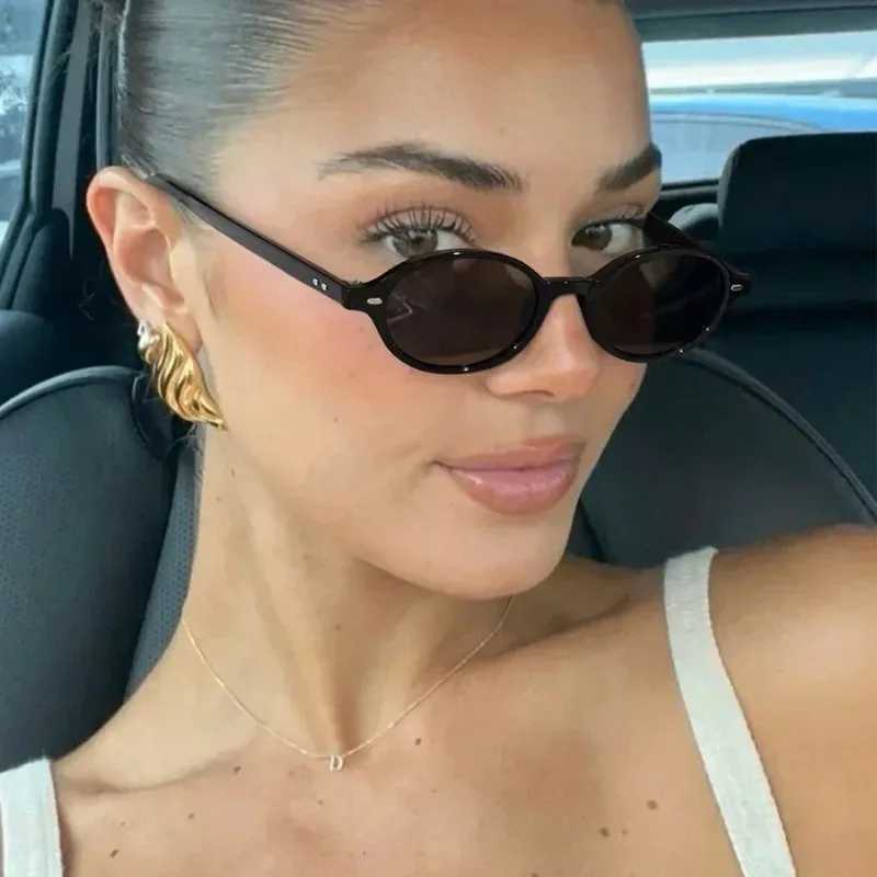 Retro Small Oval Sunglasses Women Men Rivets Shades Fashion Eyewear Luxury Sun Glasses UV400 Female Z250412