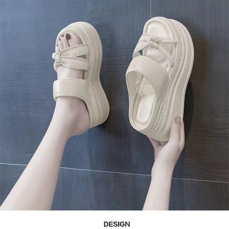 Thick soled inner raised women's 2025 summer new style for external wear, fashionable internet red pine cake slope heel sandals