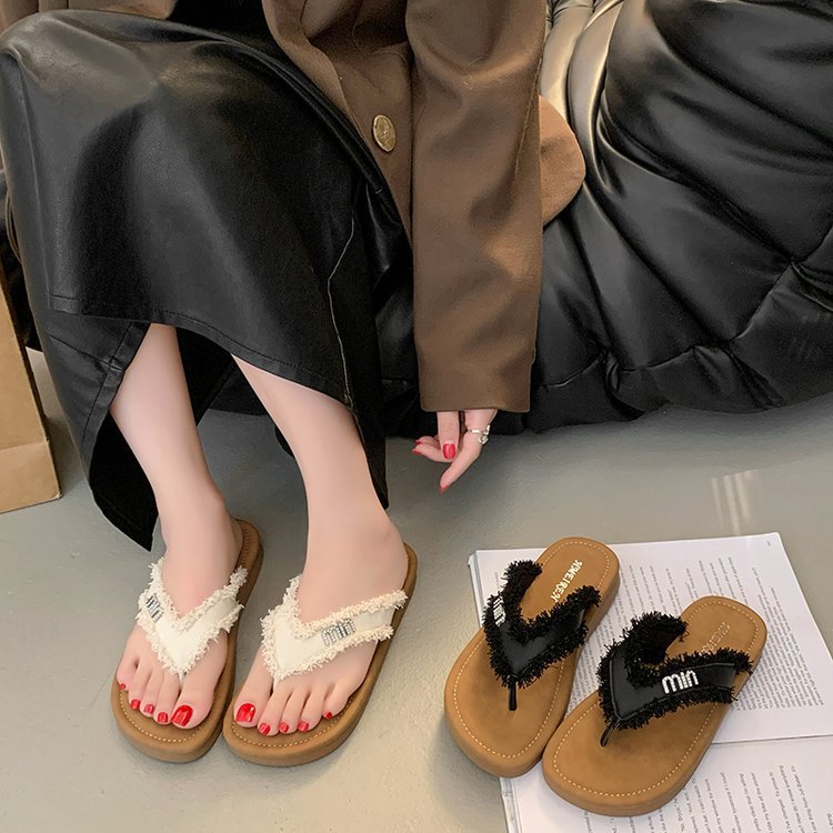 Women's 2025 summer new trend flip-flops soft soles to wear casual style seaside niche flat non-slip thick soles flip-flops