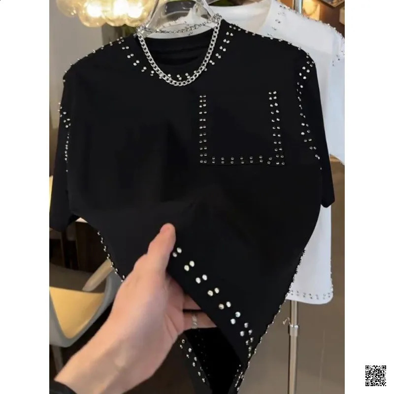 Fashionable mens fried street heavy rivet short sleeved T-shirt for male students Korean version loose fit oversized shirt 250410