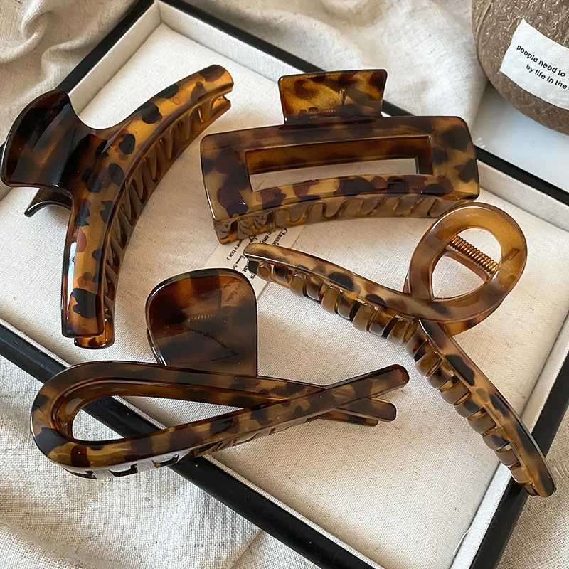 Leopard print large curved cross square geometric acrylic hair clip suitable for womens retro style shark clip charming head accessory Y2504012