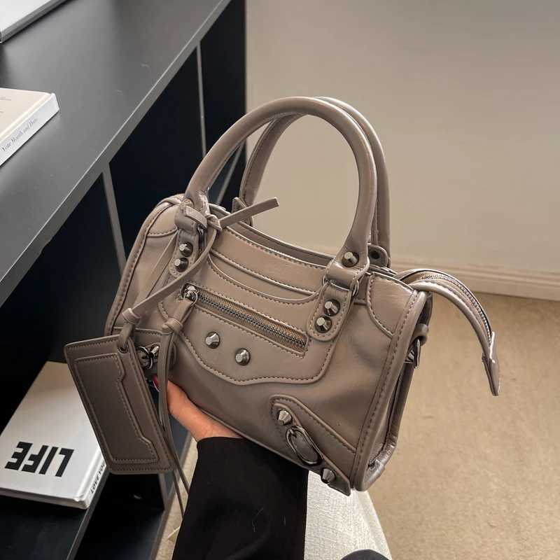 Sharp Tailored Silhouette Handbag Precision-Cut Light Luxury Female Bag for Corporate Fashion LeadershipW251112