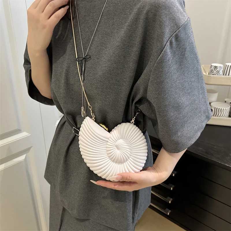 Fashion Lipstick Bag Ladies Gold Conch Dinner Bag High Quality Acrylic Super Mini Crossbody Bag Women Cute Fun Creative HandbagW251112