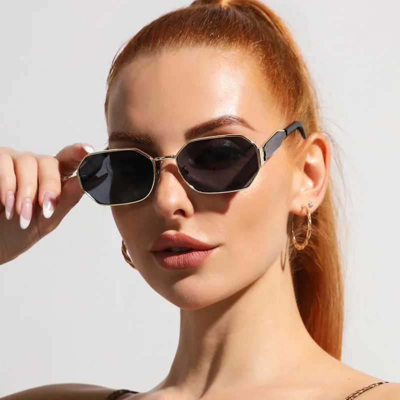New Fashion Vintage Sunglasses Women Men Designer Retro Metal Rectangle Sun Glasses Female Male Popular Black Eyewear Z250411