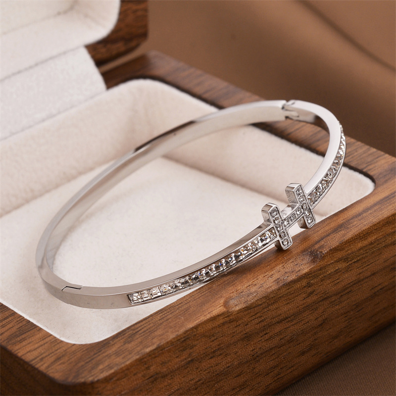 New Letter Shaped Design Temperament Womens Stainless Steel Daily Wear Matching Accessories Exquisite Gift Bracelet