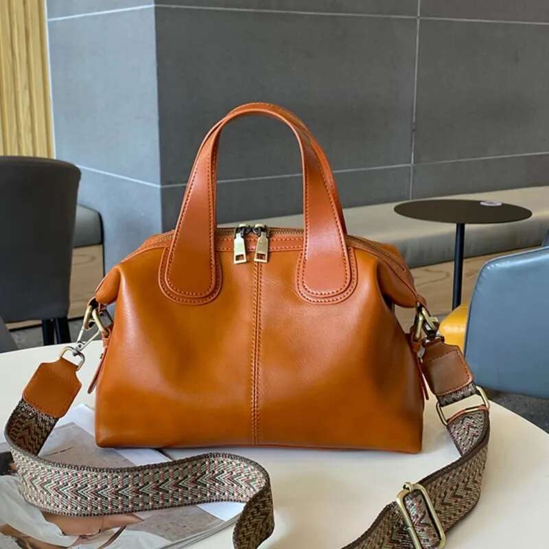 2025 New Fashion Large Capacity Genuine Leather Handbag Women's Shoulder & Crossbody Bags Retro Cowhide Tote Bag