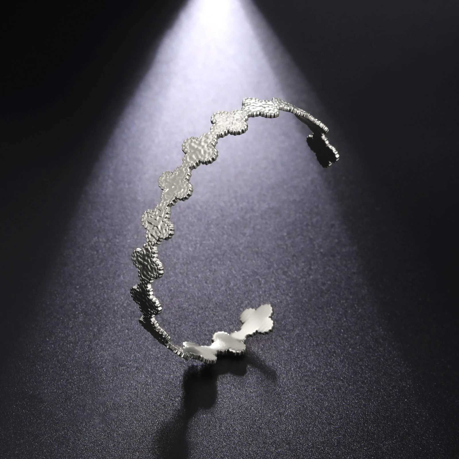 Amaxer Stainless Steel Hammered Four-Leaf Clover Bracelet For Women Girl Flower Bangles Christmas Jewelry Party Lover GiftC250411