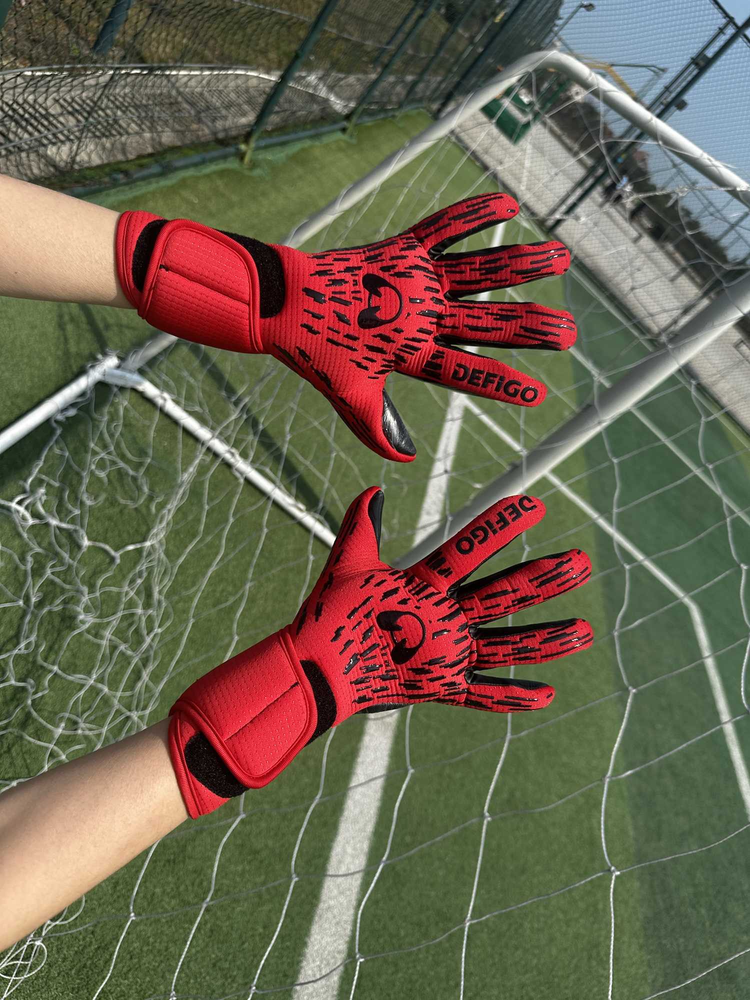 New football goalkeeper gloves match grade goalkeeper gloves adult and childrens anti slip latex training glovesXJ250412