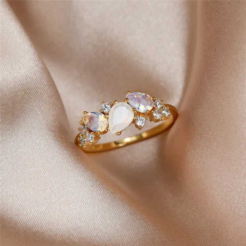 Vintage Womens White Crystal Moonstone Jewelry Cute Gold Wedding Ring Luxury Engagement Valentines Day Gift for WomenXJ250412