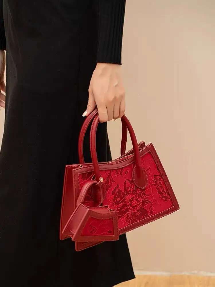 High Quality Sexy Red Fashion Embroidery Composite Textured Leather Women Handbag Lady Purse Casual Tote Crossbody Bag