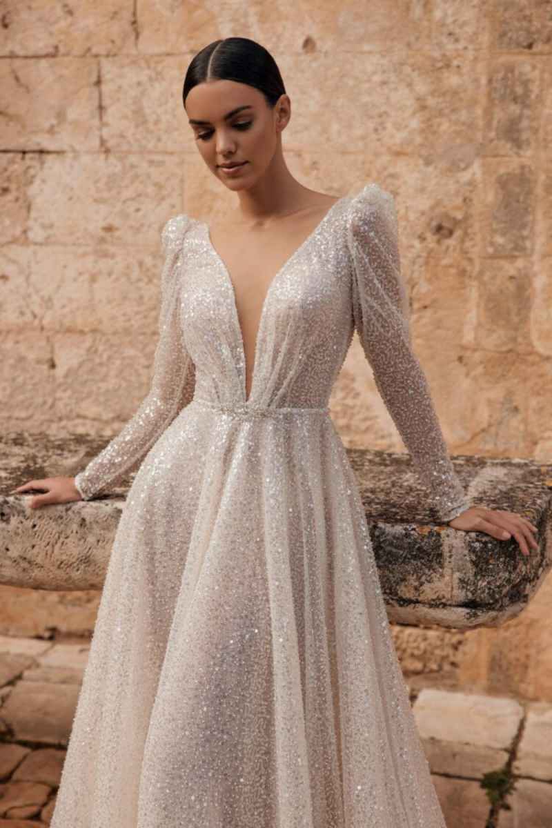 Sparkly A Line Wedding Dress Sequined V Neck Long Sleeve Bridal Gowns Customized Beach Backless Bride Dresses