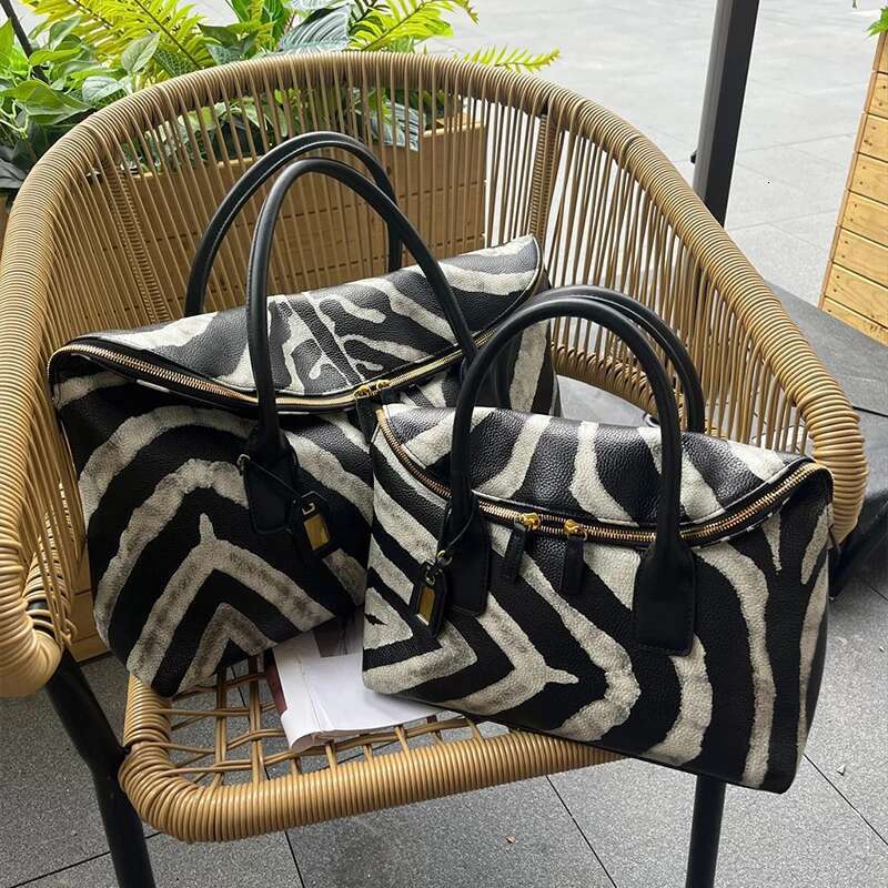 Crocodile Print Premium Handbag Design One Shoulder Crossbody Pillow Soft Leather Small Bag Black White Striped Briefcase