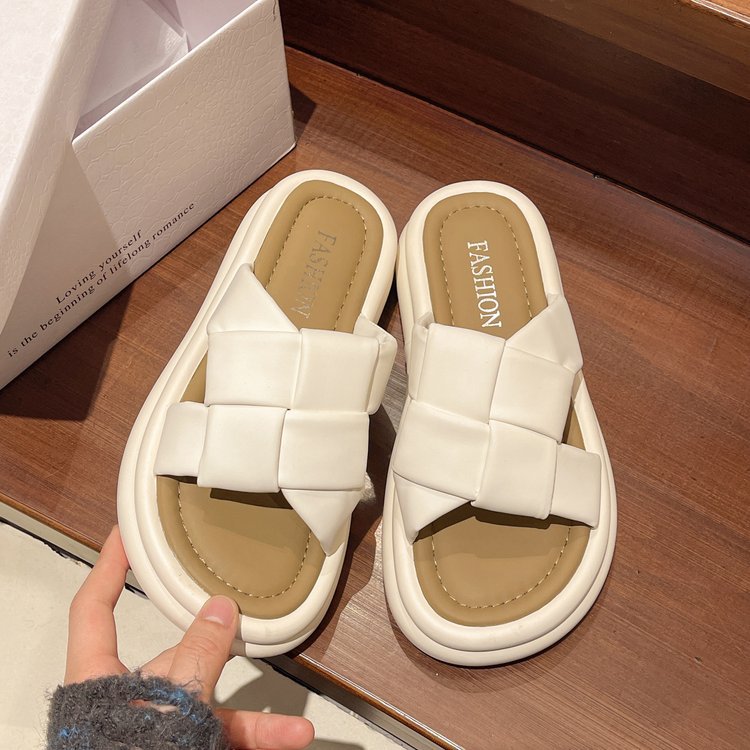 Ladies 2025 summer new thick-soled woven slippers wear high-grade beach non-slip flip-flops all look good casual slippers