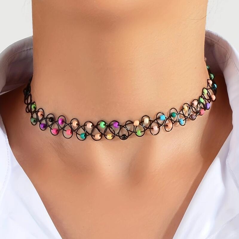 Vintage-Inspired Stretchy Choker Necklaces - A Nostalgic Touch to Your Outfit