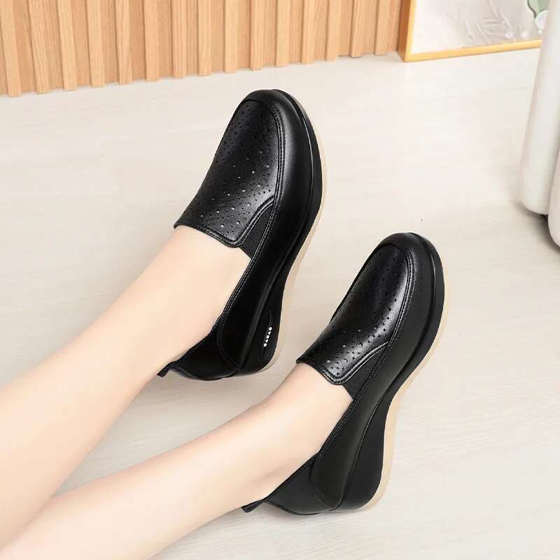 2025 Summer New Breathable and Comfortable Shallow Mouth Soft Leather Women's Designer Fashion Wedge Shoes