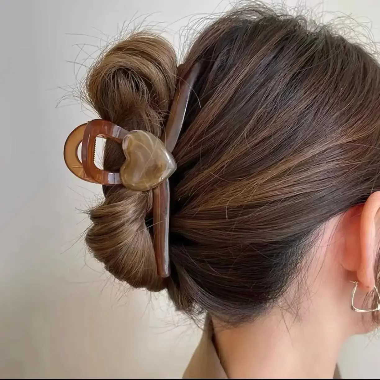 Exquisite and Minimalist Womens Elegant Love Hair Scraper High School Hairpin Backspoon Shark Clip Girls New Headwear Y2504012