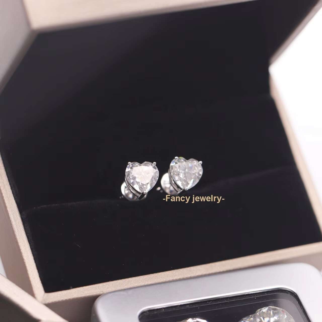 Fancy Gems 10k 14k 18k Three Claws Solitaire Heart Shape 7.5x7.5mm Moissanite Screw Stud Earring