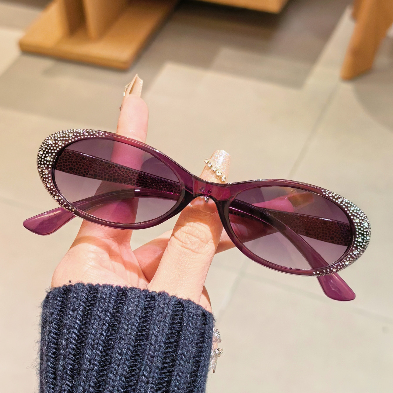 25 new oval frame sunglasses, sun shading, travel purple, fashionable diamond studded sunglasses