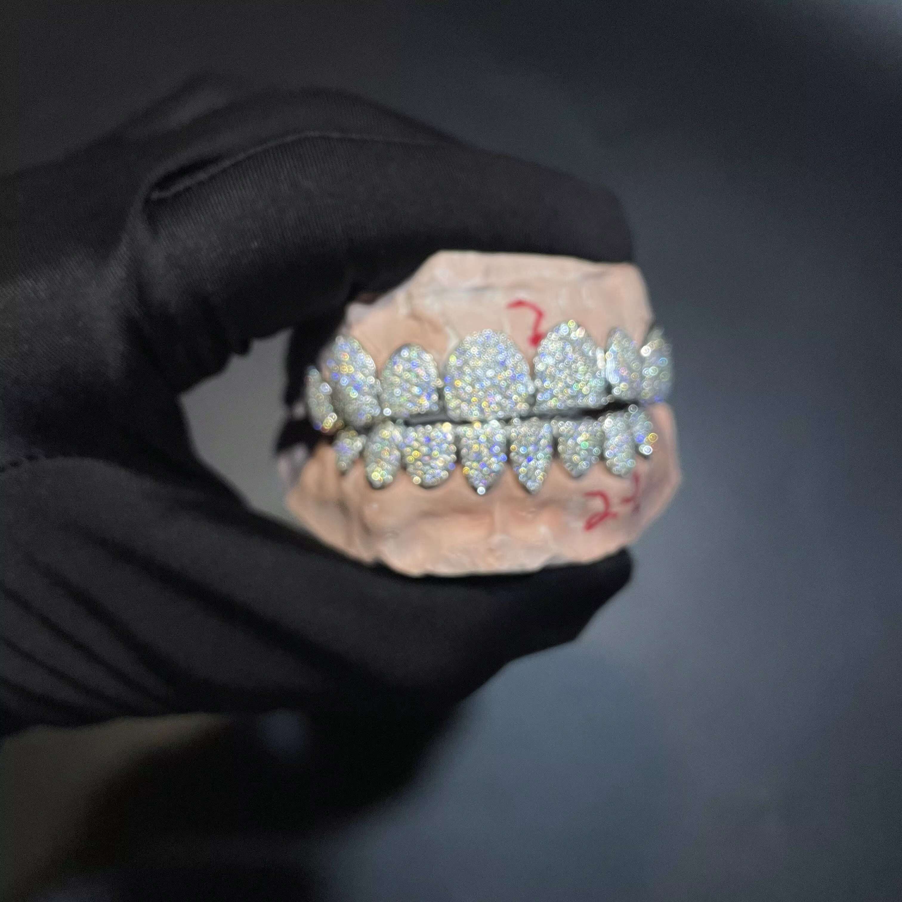 Grillz Custom Made Iced Out 925 Silver Grills VVS Moissanite Diamonds Perm Cut 10 Top 10 Bottom Gold Dental Teeth Grillz