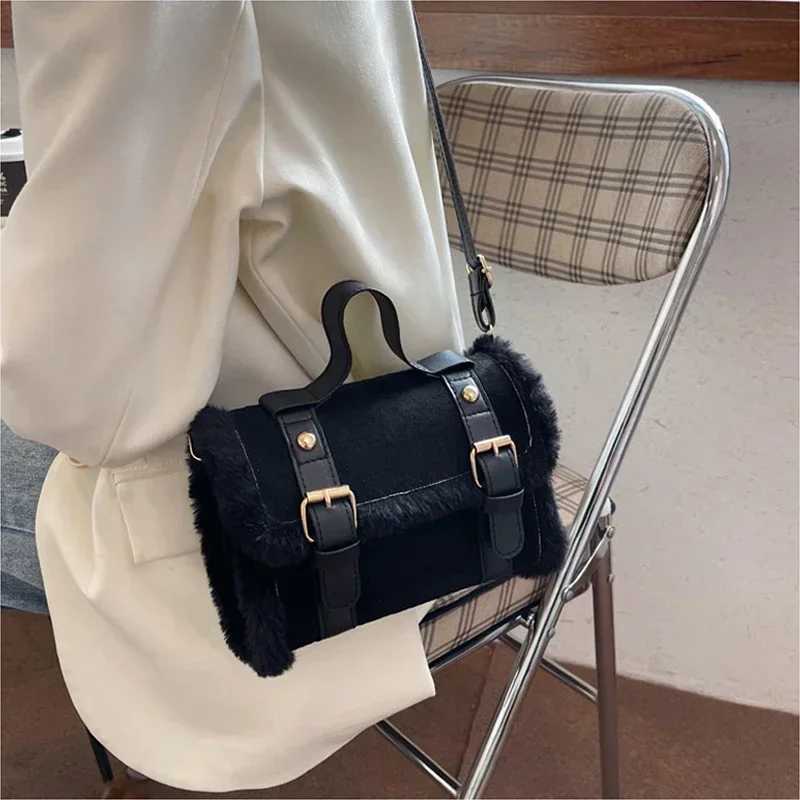 Winter Women Crossbody/shoulder Bag New Lamb Plush Velvet Bag Lady Small Square Handbag PU Leather and Soft Plush Messenger BagT2511112