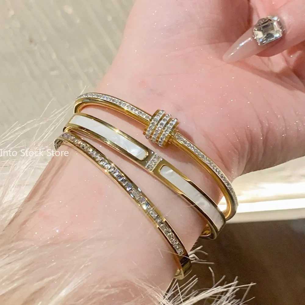 Titanium Steel Bracelet White Fritillary Shell Bracelet Luxury Design Stainless Steel Bangles for Women Jewellery WomenC250411