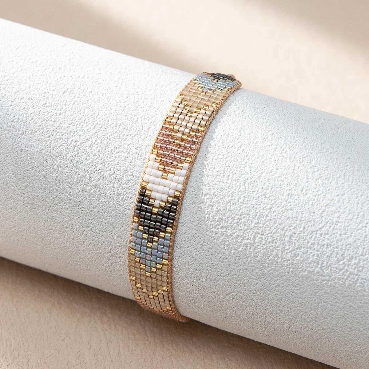 Beaded Bracelet Hand woven Gradient fashion Simplicity pattern Bohemia Adjustable Unisex Rice Ball BraceletC250411