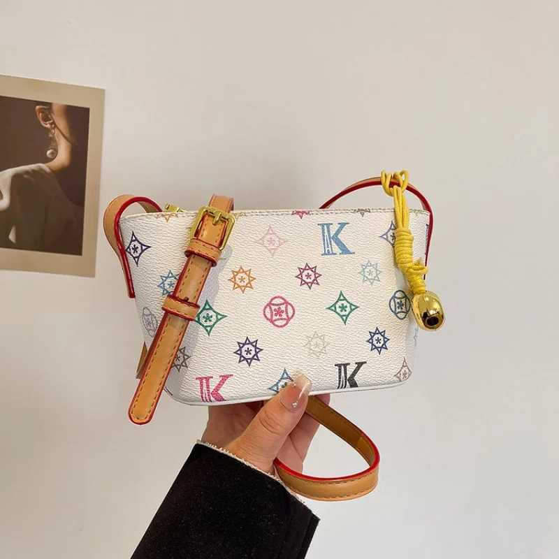 Elegant Leather Classic Messenger Bag For Women In Solid Color With Minimalist Paris Fashion Luxury FinishW251112