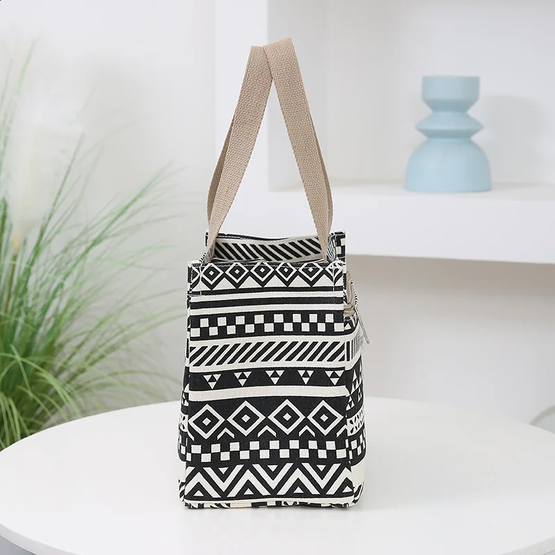 striped pattern lunch bag with foil insulation and handle for work and work 250410