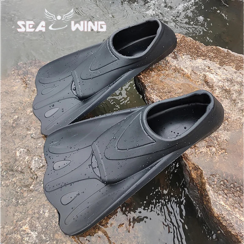 colored swimming training fins for summer tourism elastic and soft silicone diving frog shoes 250411