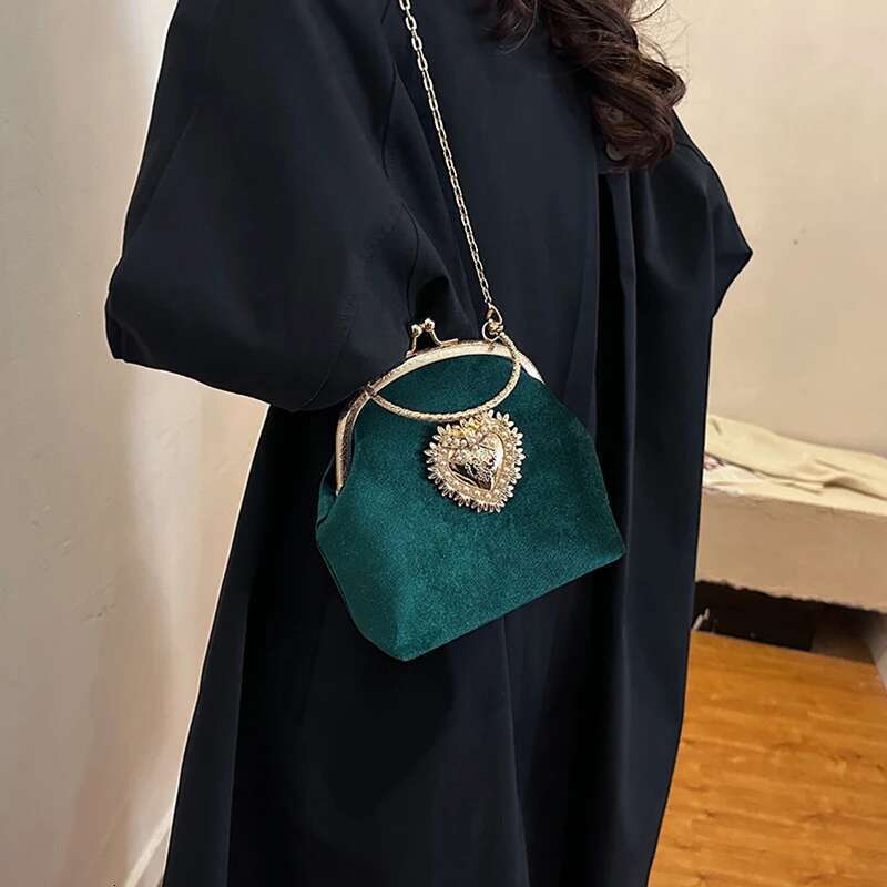 Veet Frame Heart Dinner Hand Dias Chains High Quality Shoulder and Crossbody Bags for Women 2025 Fashion Hot Sale