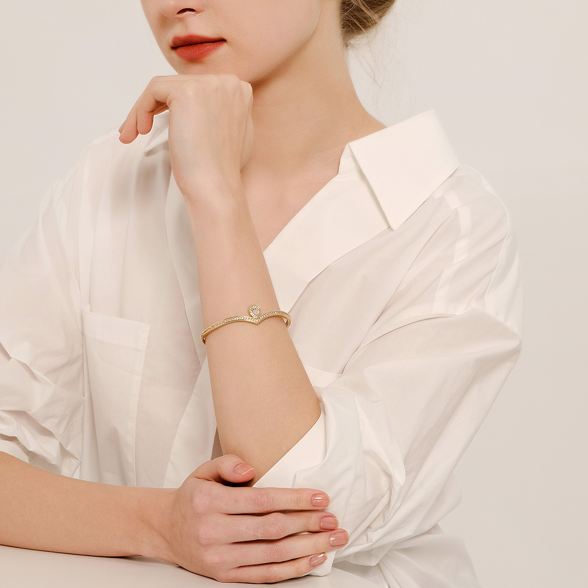 Classic Woman's Nail Shaped Open Bracelet Luxurious Gold Color Sparking Zircon Bracelet For Fashion - forward Events Designer Bangles for women D