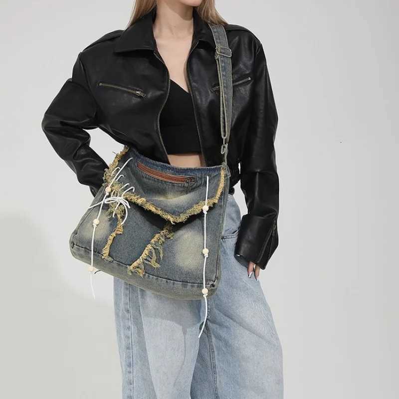 High-End Ladies Crossbody Bag With Paris Designer Style And Elastic Side Pockets Suitable For Lightweight Daily CarryW251111