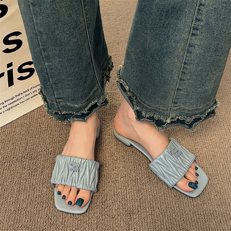 Women's new summer slippers 2025 wear flat French pleated casual beach flip-flops Fairy style flip-flops